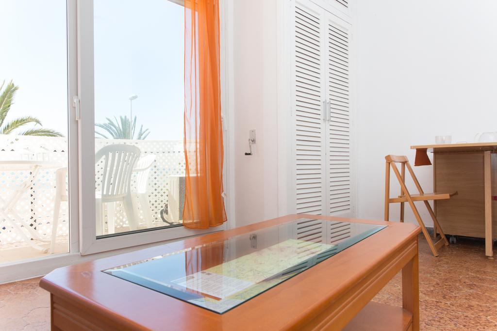 Liliane Apartment سيدجيس الغرفة الصورة