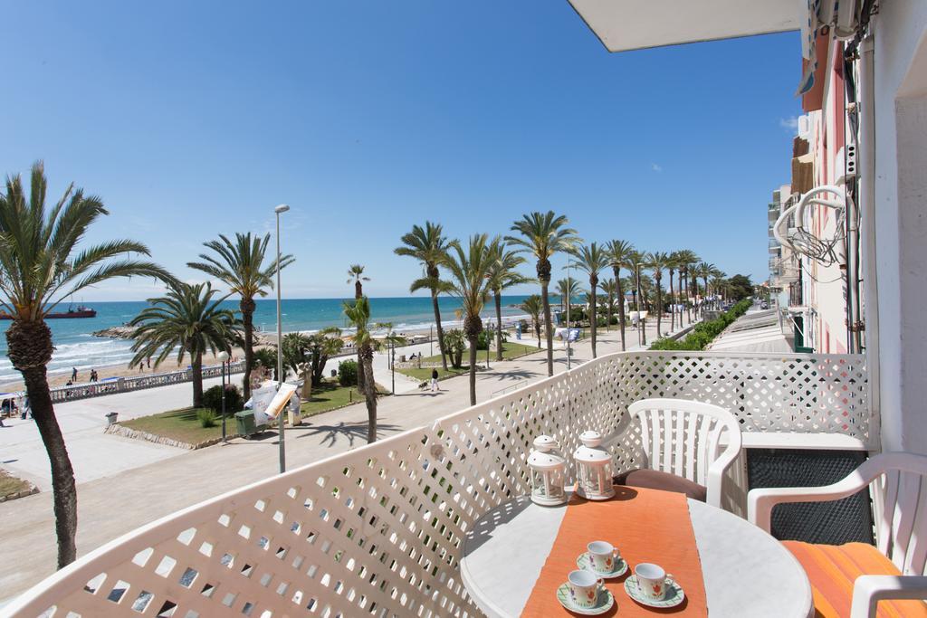 Liliane Apartment سيدجيس الغرفة الصورة